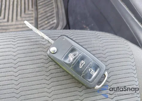 2013 Volkswagen Beetle 2.5L Entry z USA, uszkodzony, nr VIN 3VWFP7AT8DM624961